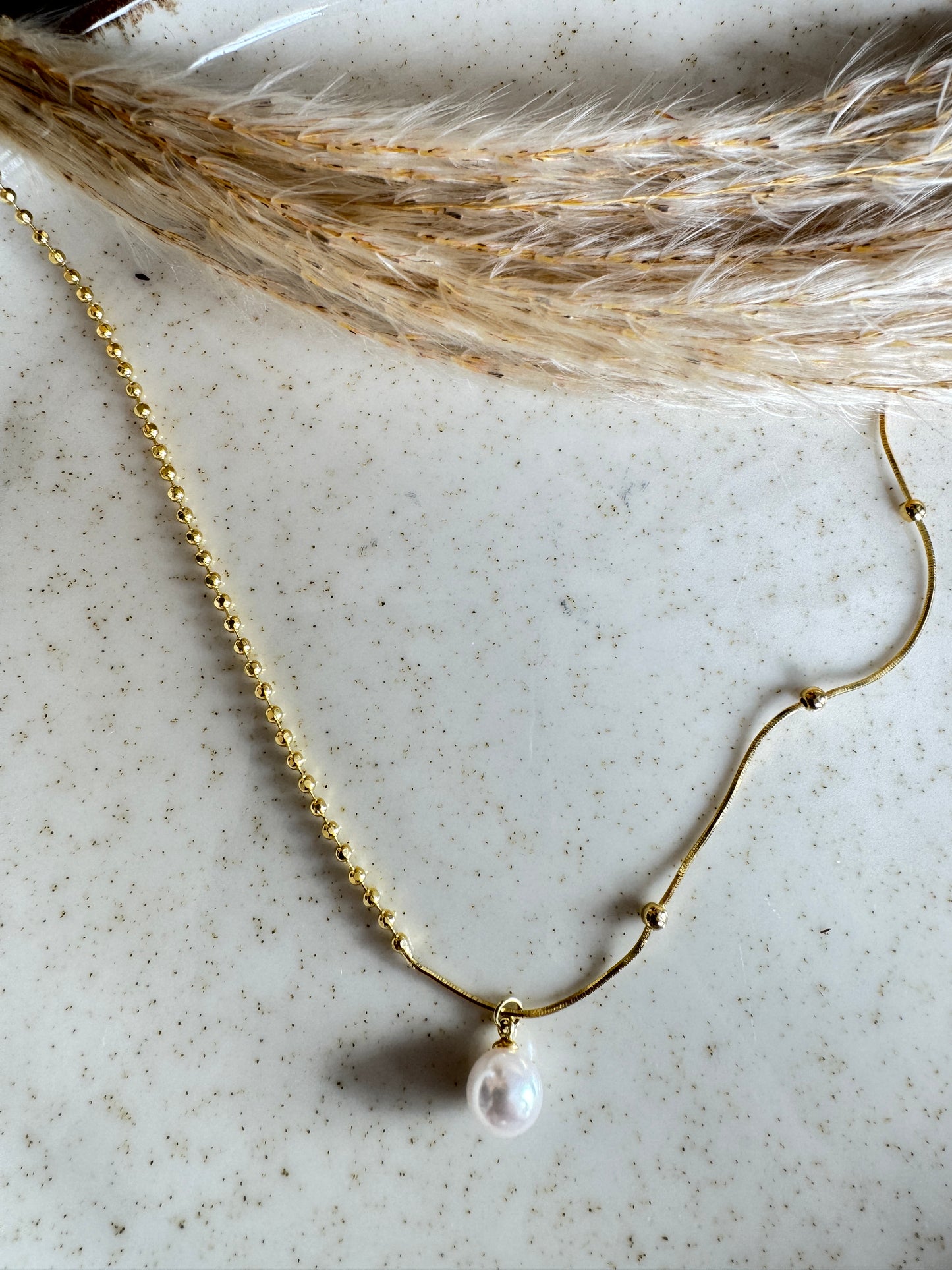 Moue Necklace