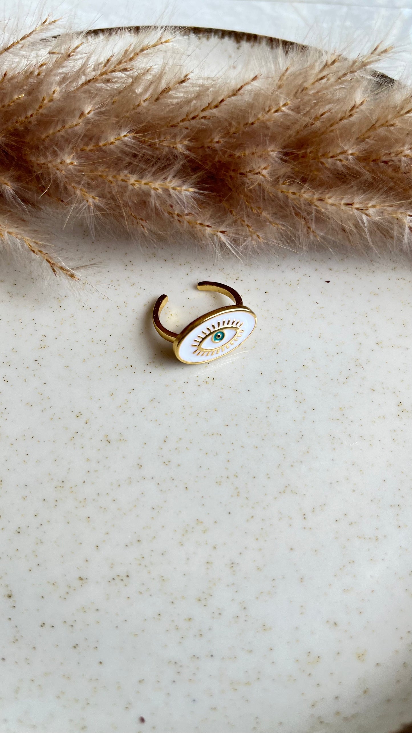 Eye ring