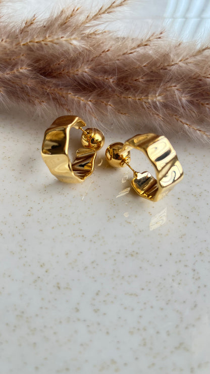 Delta Earings